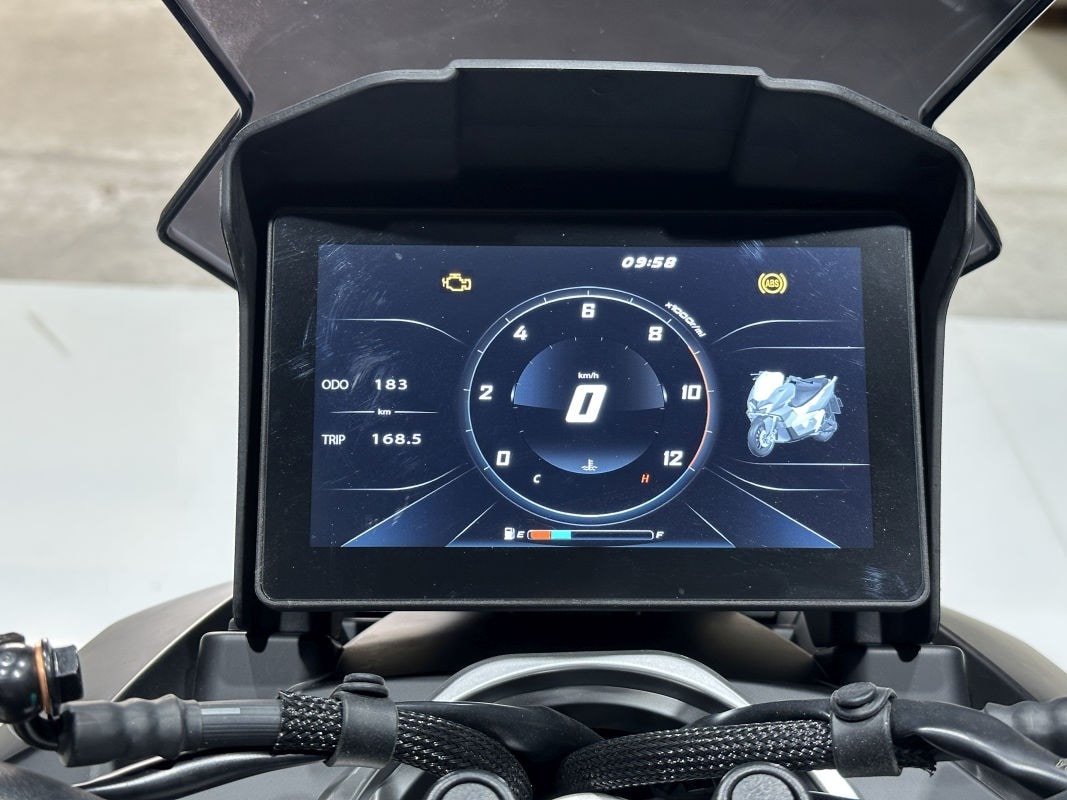 Wottan Sixteen 125: lo scooter spagnolo con ruota da 16" che sfida il traffico urbano